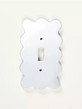Anthropologie Scalloped “Wiggle” Toggle Switch Plate